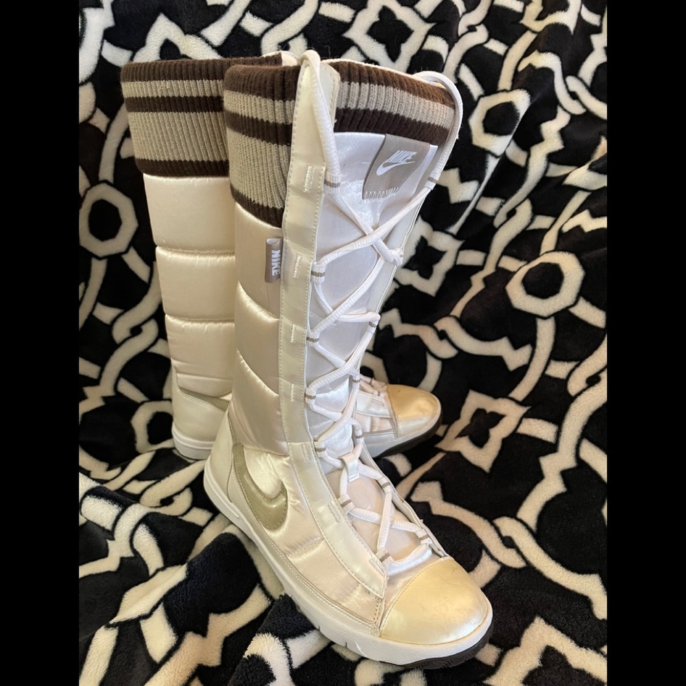 Nike sneaker snow boot